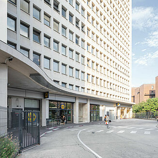 Building with a Lidl and flats in Paris.