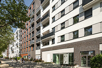 Street view with underground car park entrance and entrance to the residential areas in the mixed-use Alea neighbourhood in Frankfurt.