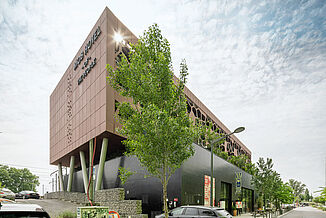 Exterior view with modern façade of the MOB Hotel in Lyon.