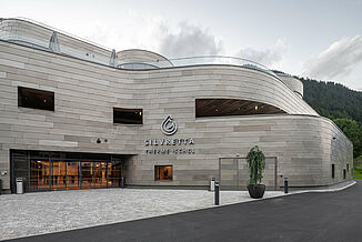Building with entrance area of the Silvretta Alpine luxury spa in Ischgl.