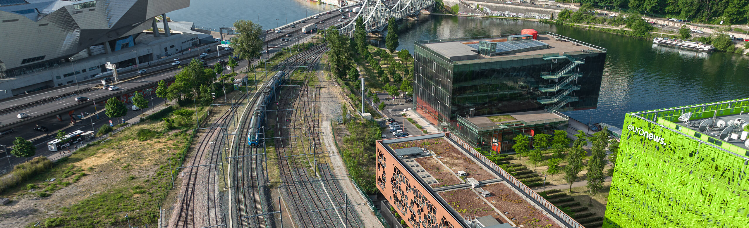 regufoam vibration MOB Hotel directly on the railway tracks in Lyon