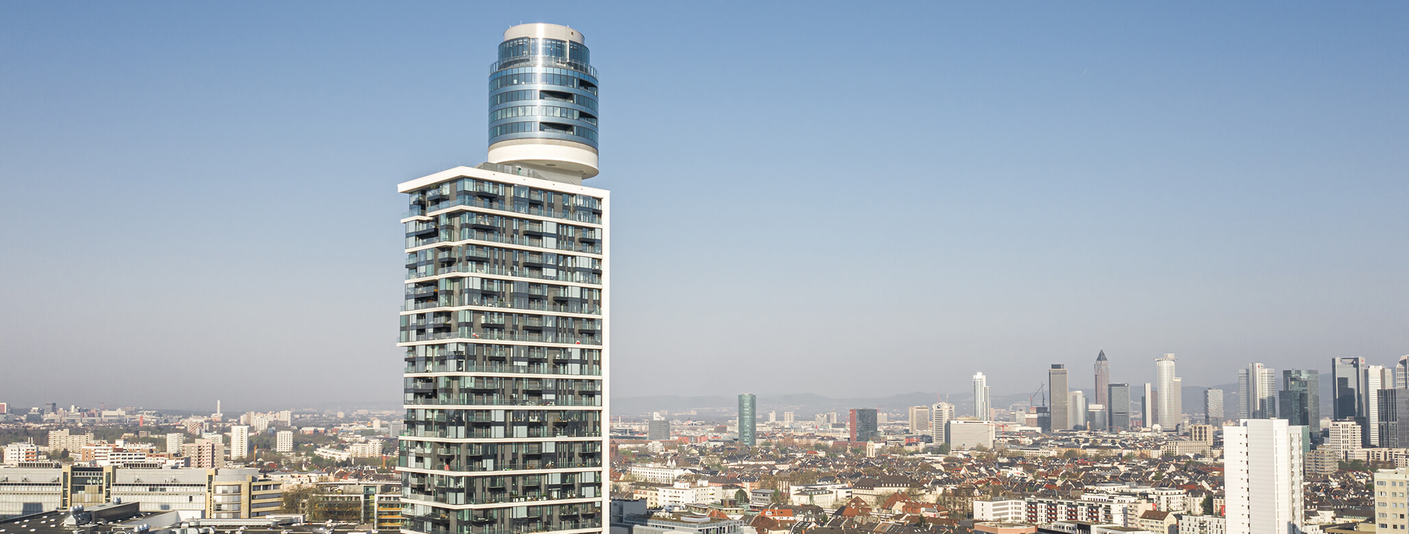 The skyline of Frankfurt with the Henninger Tower.
